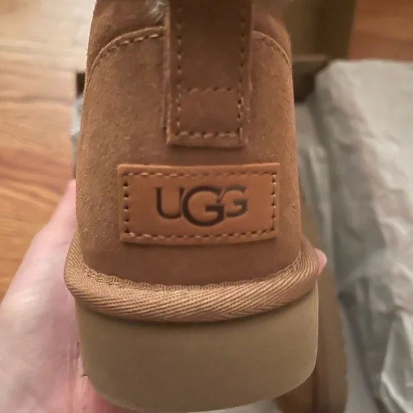 🐪 NEW WITH TAGS 🐪 Uggs Classic Ultra Mini size US 9 - Picture 10 of 13